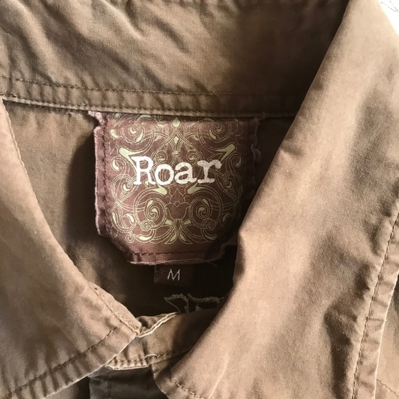 Roar Lion Embroidered Shirt - Picture 3 of 10